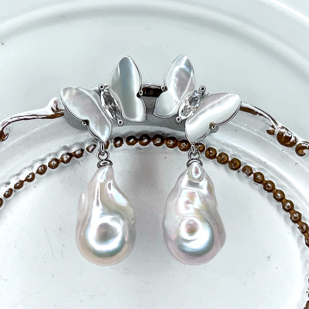 Handmade Freshwater White Flameball Pearl Crystal MOP Butterfly 🦋 Earrings